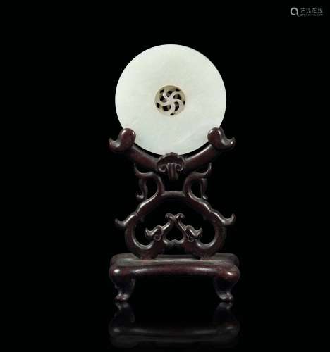 A white jade Bi disk with an engraved decor and swiveling central medallion, China, Qing Dynasty, 19th century