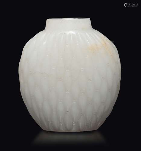 A white jade snuff bottle, China, Qing Dynasty, 19th century