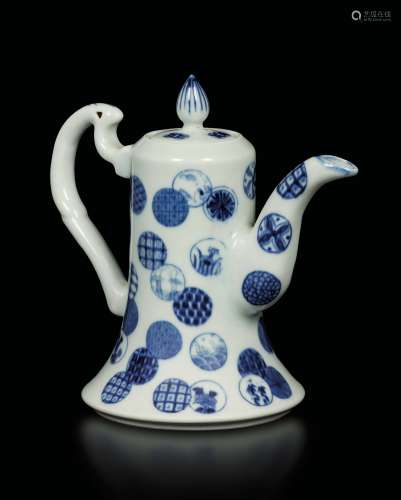 A blue and white porcelain teapot with circular and geometric decorations, China, Qing Dynasty, late 19th century