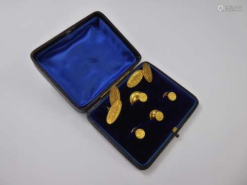 A Gentleman's Pair of 9 ct Gold Lozenge Cuff-links and Dress Studs, in the original box, with floral engraving, approx 10 gms.