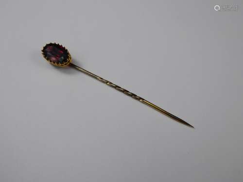 A Gentleman's Antique 14/15ct Yellow Gold and Oval Garnet & Tie Pin, the oval measures approx 12 x 8 mm.