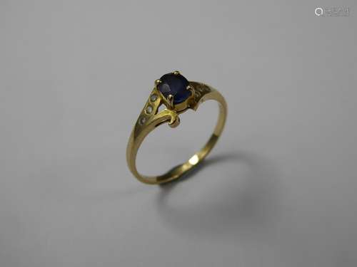 A 14 ct Yellow Gold Sapphire and Zircon Ring, sapphire approx 0.47 ct, size N, approx 1.6 gms together with a Gems Gallery International Certificate.