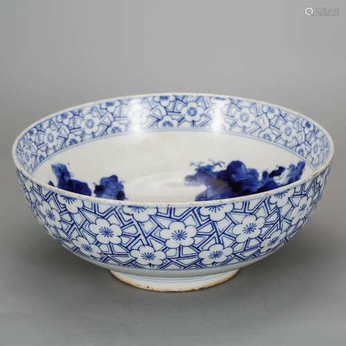 CHINESE BLUE AND WHITE PORCELAIN BOWL