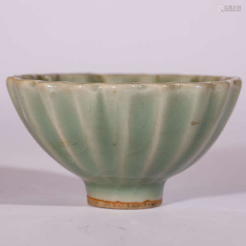 CHINESE CELADON GLAZED LONGQUAN BOWL