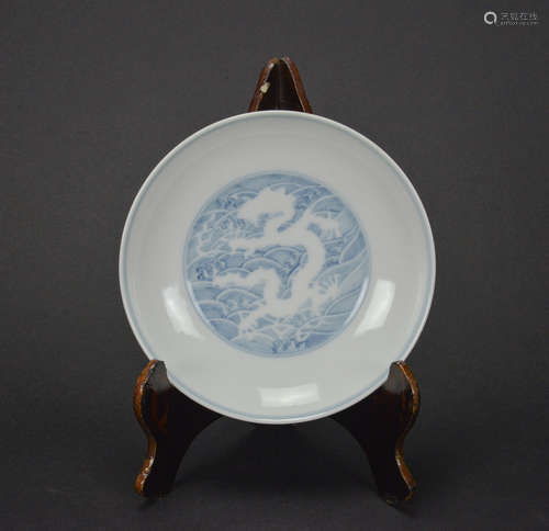 CHINESE BLUE AND WHITE DRAGON PLATE