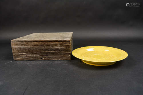 CHINESE YELLOW GROUND DRAGON PLATE