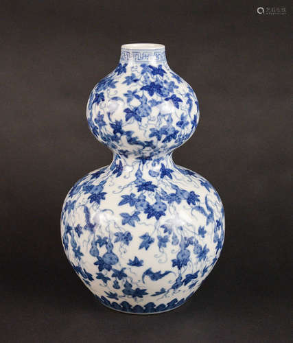 CHINESE BLUE AND WHITE DOUBLE GOURD VASE