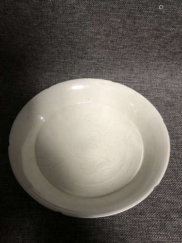 A NORTHERN SONG DING KILN PLATE