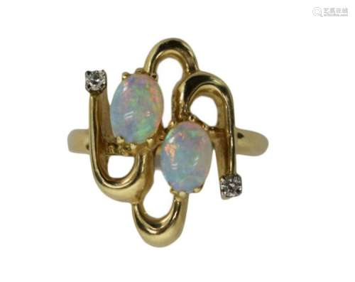 VINTAGE 14K GOLD OPAL DIAMOND ELEGANT RING