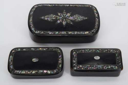 3 VICTORIAN BLACK LACQUER MOP SNUFF BOXES