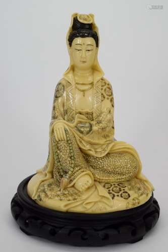 ANTIQUE SEATED QUANYIN POLYCHOME FIGURE