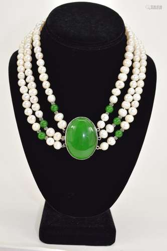 JADE PENDANT TRIPLE STRAND PEARL NECKLACE