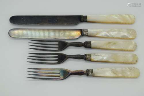5PCS MOTHER OF PEARL HANDLED KNIVES & FORKS