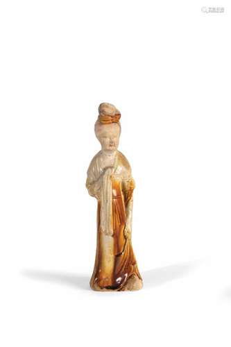 FIGURA FEMMINILE IN TERRACOTTA INVETRIATA, CINA, DINASTIA TANG (618-907)