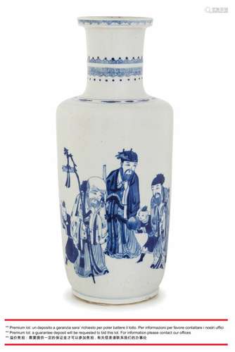 **RARO VASO ROULEAU IN PORCELLANA BIANCA E BLU, CINA, DINASTIA QING PERIODO KANGXI (1662-1722)