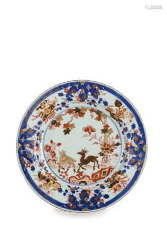 PIATTO IN PORCELLANA CON DECORO DI CERVO, CINA, EPOCA KANGXI (1662-1722)