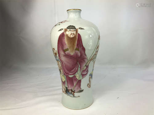 CHINESE PORCELAIN FAMILLE ROSE FIGURES VASE