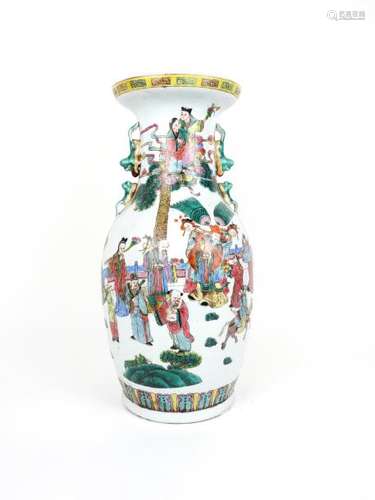 Grand vase Porcelaine et émaux de la famille rose ...