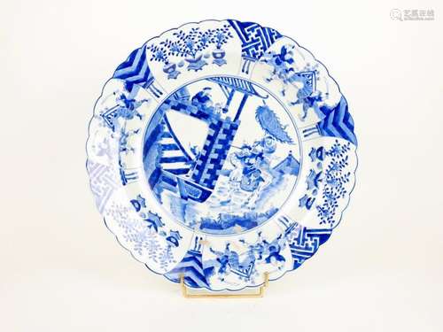 Grand plat Porcelaine blanc bleu Marque au revers ...