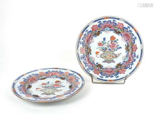 Paire d'assiettes Porcelaine de la famille rose a ...