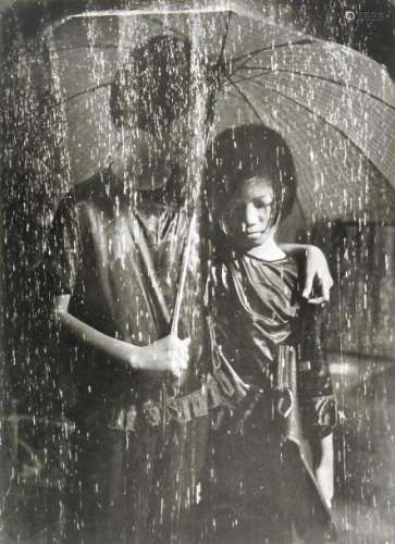 Enfants sous parapluie Indochine Epreuve d'époque...