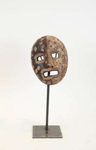 Masque Bois sculpté polychrome Angola, ethnie Tcho...