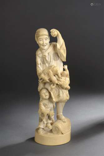 Groupe en ivoire sculpté Japon, circa 1920 1930 Re...