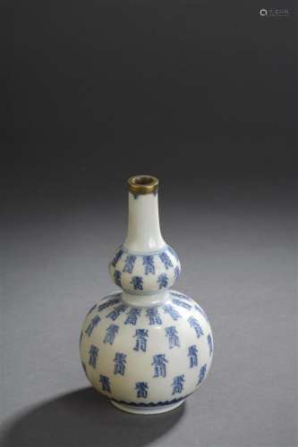 Vase en porcelaine bleu blanc Vietnam, XIXe siècle...