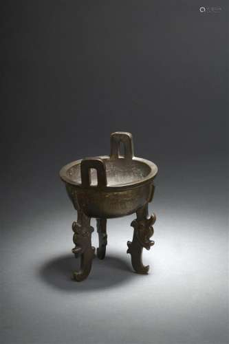 Brûle parfum tripode en bronze doré Chine, XVIIe X...