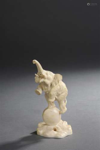 Okimono en ivoire sculpté Japon, circa 1920 1930 R...