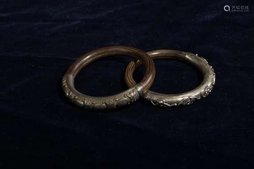 Deux bracelets en bambous et métal argenté Chine C...