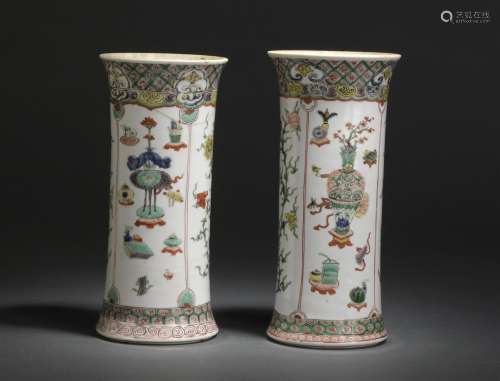 Paire de vases en porcelaine famille verte Chine, ...