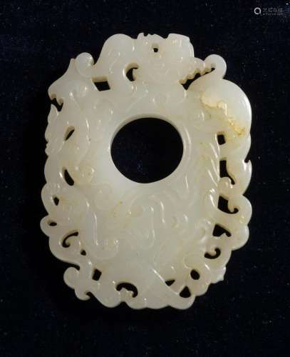 Pendentif en jade blanc Chine En forme d'anneau d'...