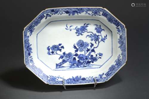 Plat en porcelaine bleu blanc Chine, XVIIIe siècle...