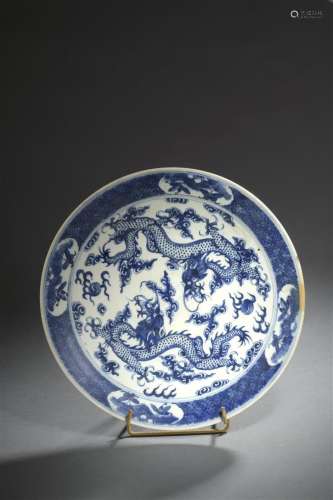 Plat en porcelaine bleu blanc Chine, fin du XIXe d...