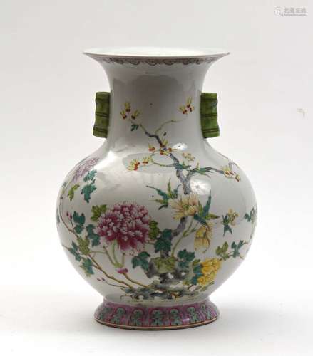 Chine, époque Hongxian,1916Vase balustre à ouve...