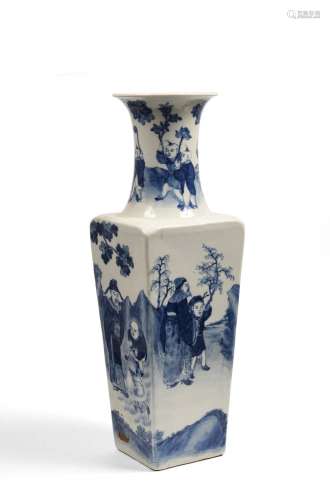 Chine, XXe siècleGrand vase quadrangulaire en p...