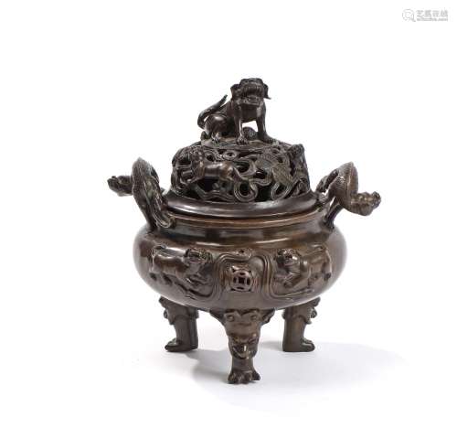 Chine, XIXe siècleBrûle parfums reposant sur tr...