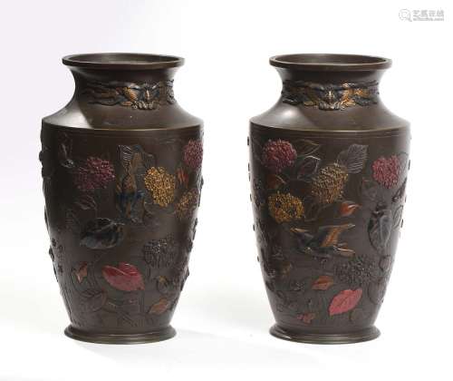 Japon, période MeijiPaire de vases de forme bal...