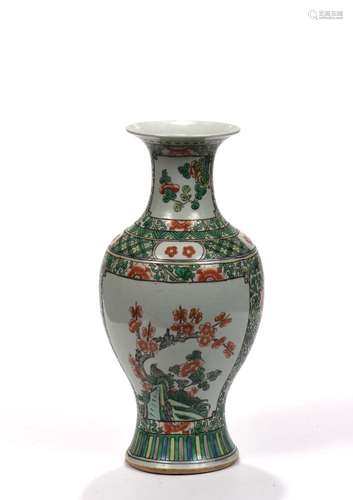 Chine vers 930Vase balustre en porcelaine et ém...