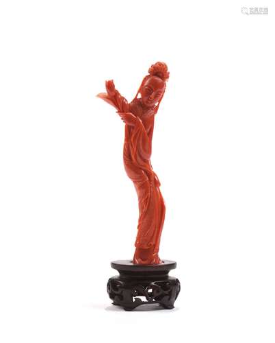 Chine, vers 1930Statuette en corail* rouge repr...