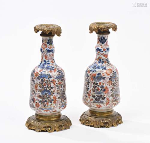 Chine, période KangxiPaire de vases bouteilles ...