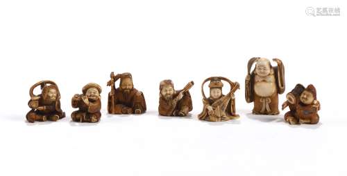 Japon, vers 1920 1930Lot de sept netsuke en ivo...