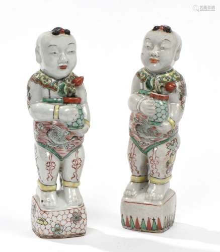 Chine, début XIXe siècleDeux Hoho en porcelaine...