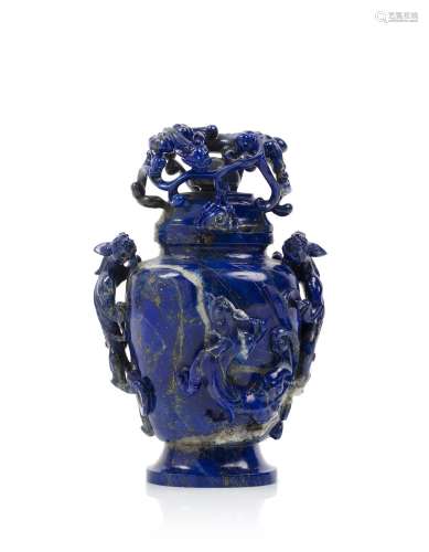 Chine, XXe siècle.Vase balustre couvert en lapi...