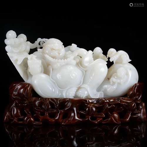 A HETIAN JADE CARVED BUDDHA AND BOY DESIGN ORNAMENT