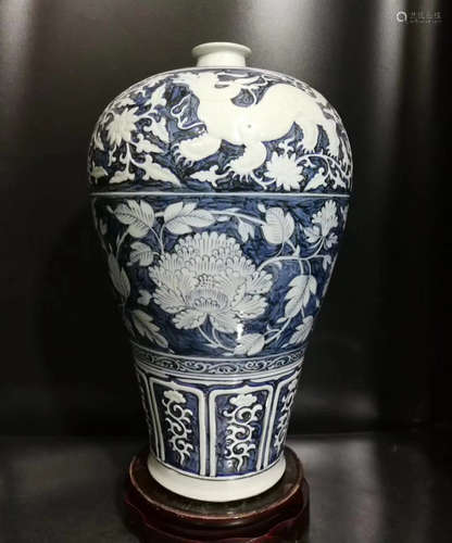 A BLUE&WHITE MEI VASE