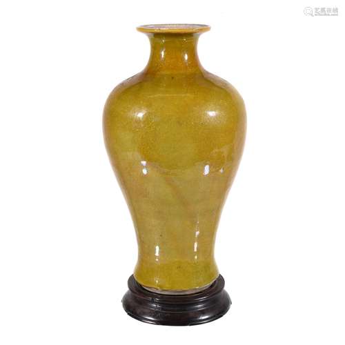 A Chinese gold-flecked crackle-glazed vase