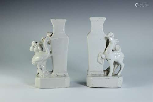 A pair of White Glaze Porcelain Vase