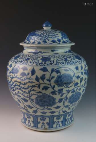 A blue and white general jar